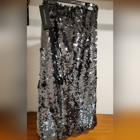 Clothes - Picture 3 of 5